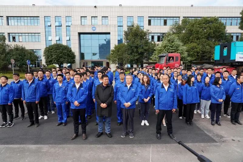9001cc金沙以诚为本智能首台SWHG70陆续墙液压抓斗顺利交机