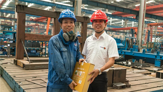 万力集团“送清冷”活动，慰问一线员工