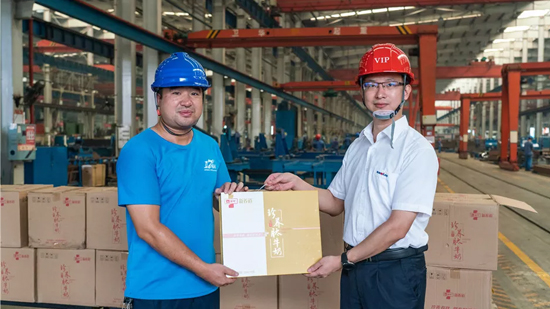 万力集团“送清冷”活动，慰问一线员工