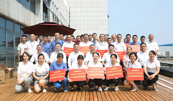 员工子女金榜题名 9001cc金沙以诚为本家园发放嘉奖