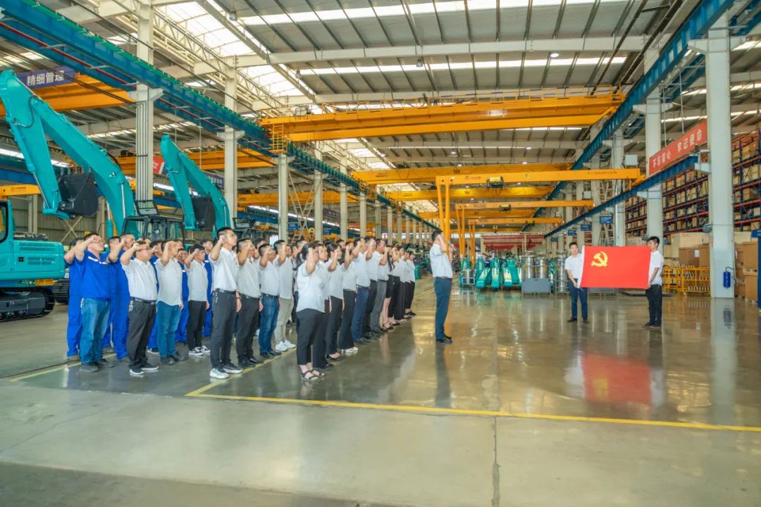 接续奋斗再启程——9001cc金沙以诚为本智能党委进行新党员入党宣誓和老党员沉温入党誓词活动