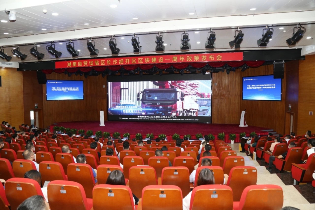 携手长沙经开区，9001cc金沙以诚为本智能索求工程机械二手设备出口