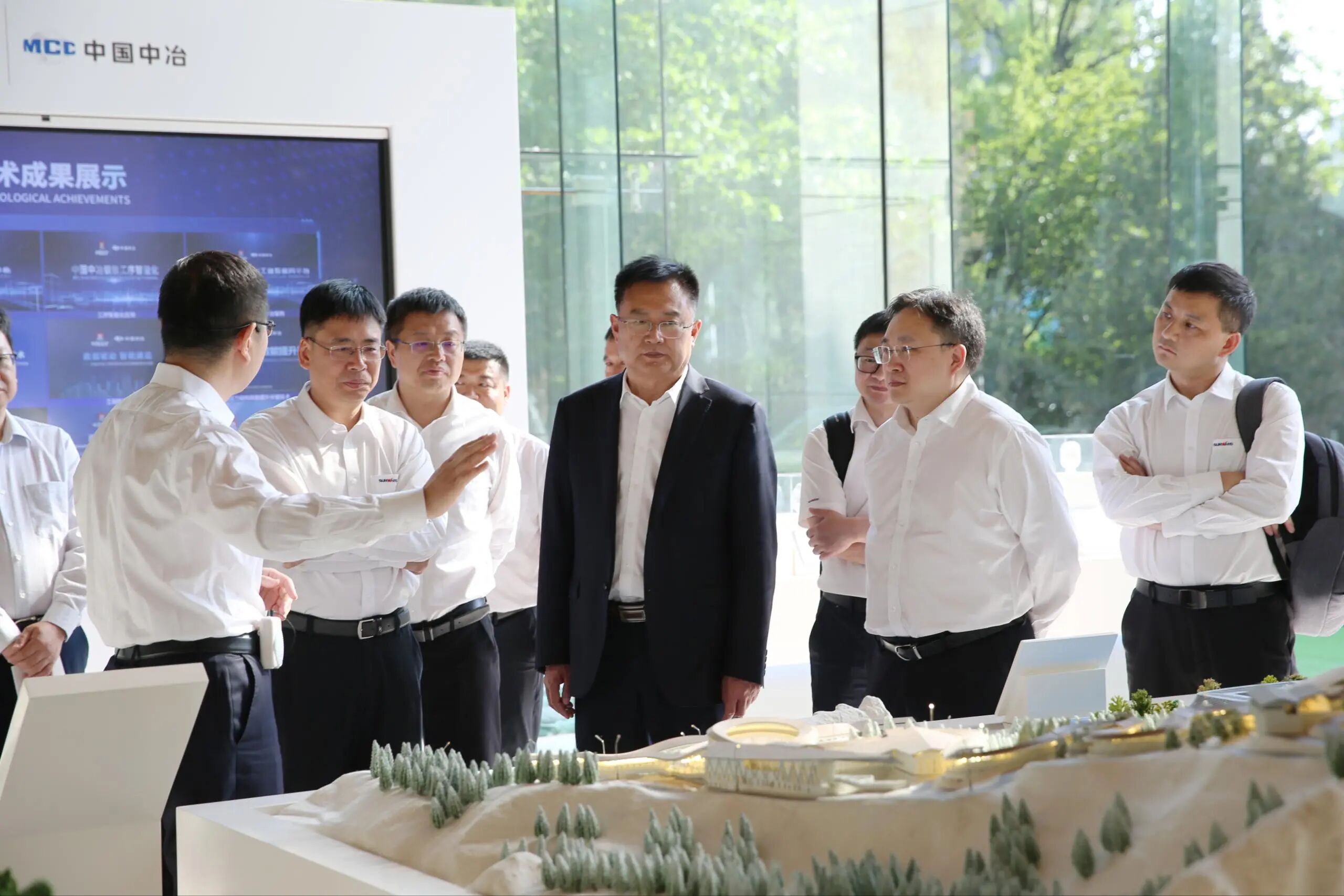 9001cc金沙以诚为本智能党委书记、董事长付向东率队造访中国中冶，推动构建合作共赢新标杆